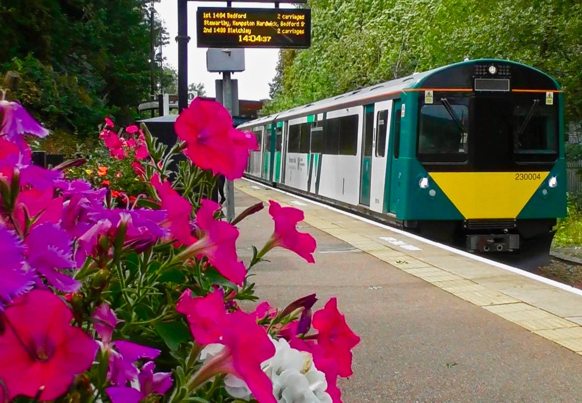 Train at Fenny Stratford station