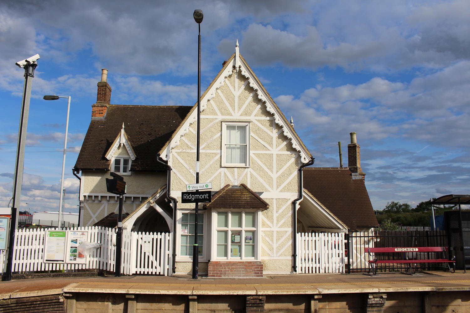 Ridgmont station heritage centre and lnwr bench (harry's bench) 2017 suzanne scottjpg low res
